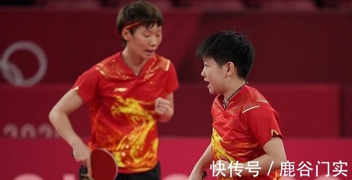 他在更衣室 他在更衣室